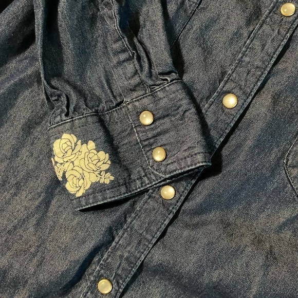 Bit & Bridle Woman's Pearl Snap Long Sleeve Top Sz XL Blue Denim Embroidered - Picture 7 of 12